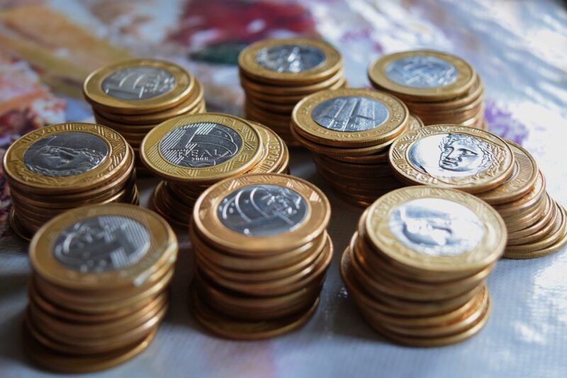 Salário mínimo deve subir dos atuais R$ 1.302 para R$ 1.320.