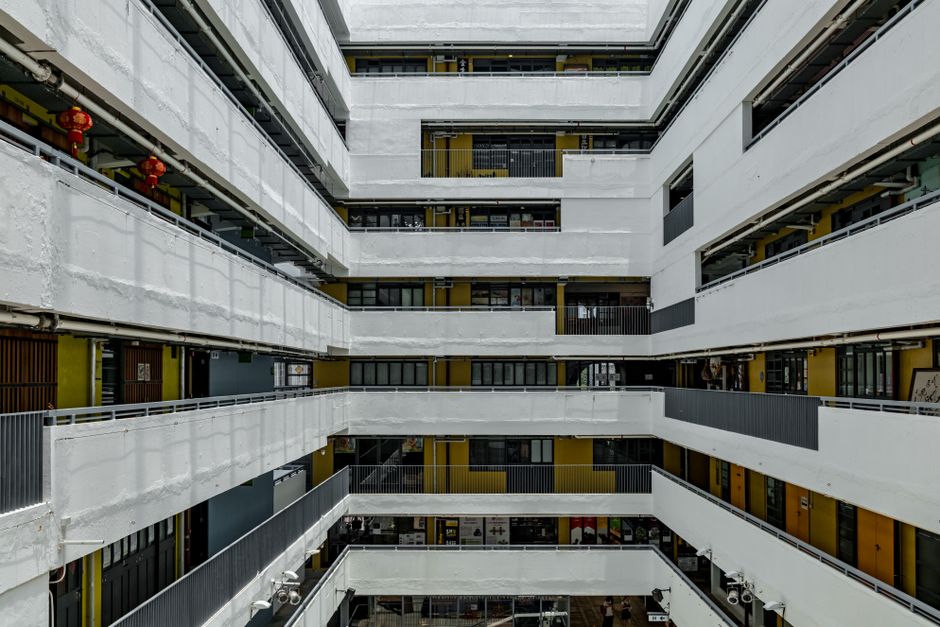 Acessibilidade Brasil — Bright view of a multi-storey building's interior with corridors, showcasing modern architectural